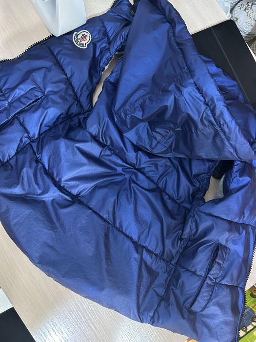 Детская безрукавка со сьемным капюшеном