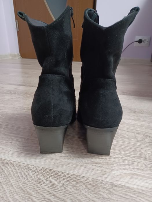Ciocate dama negre