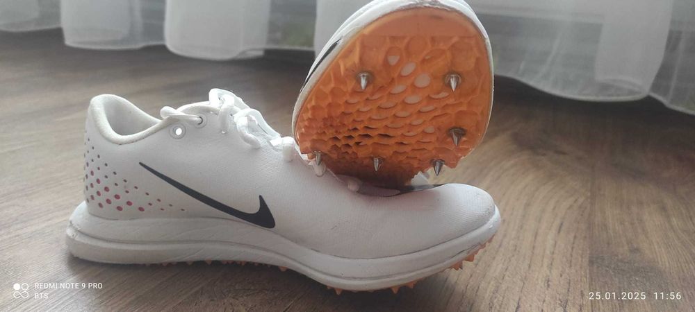 Ghete cuie Nike 37,5, pentru prăjină, triplu salt