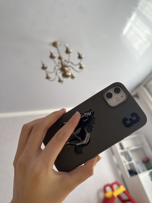 Айфон 11/64 гб .