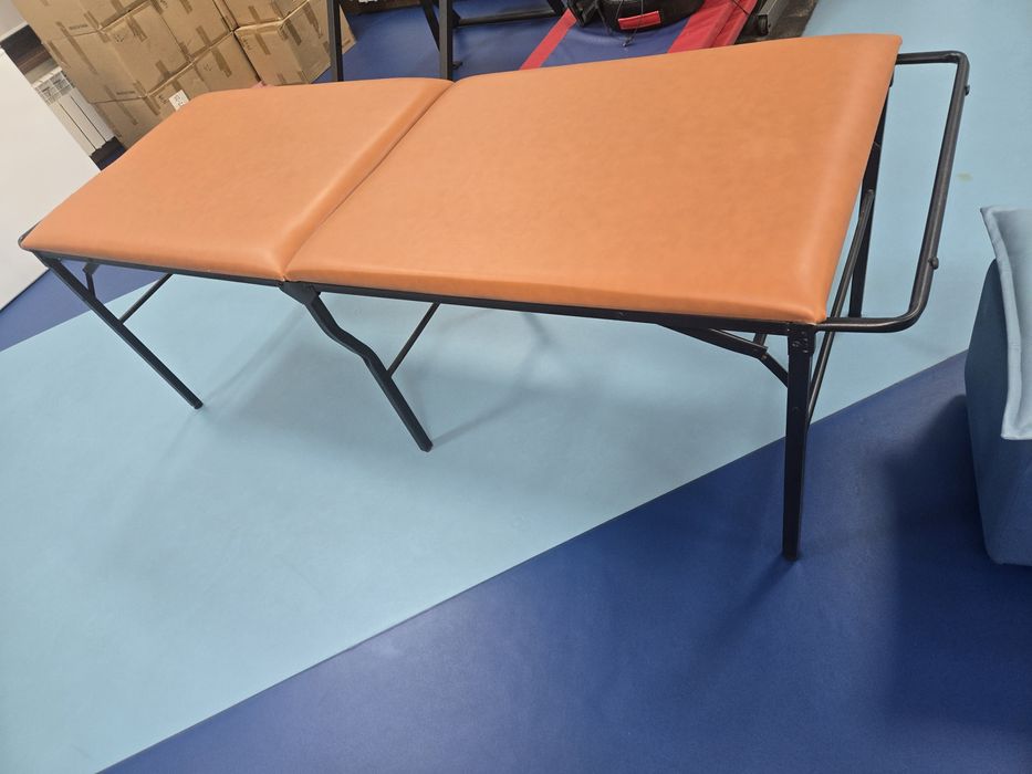 Кушетка для массажа в отличном состоянии