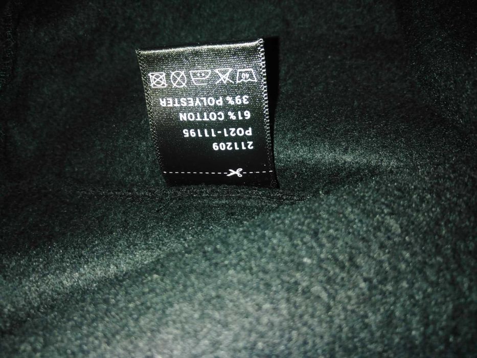 Нова черна спортна ватирана блуза с качулка-16лв