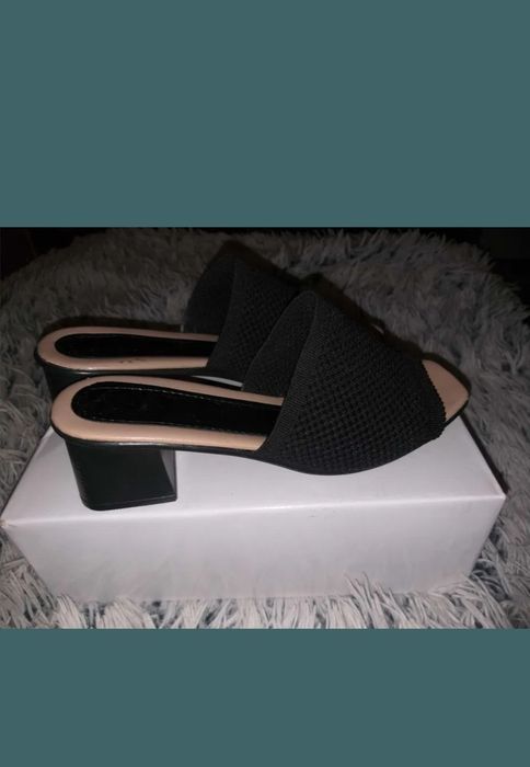 Продам черные босоножки - новые!