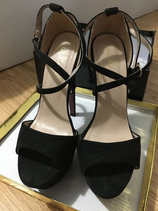 Чисто нови Дамски сандали с видок ток