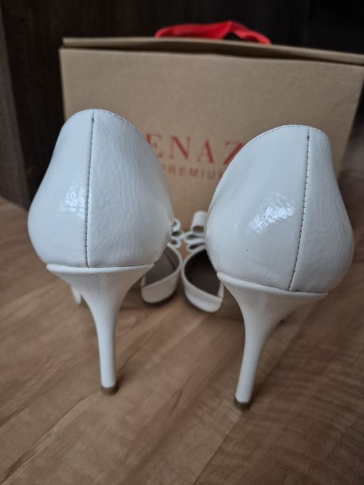 Vand pantofi de mireasa marimea 37