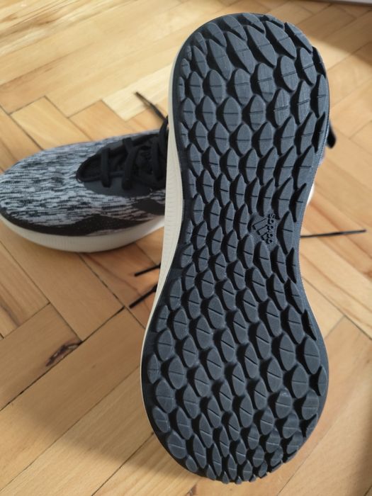 Маратонки Adidas и Nike 43-44. 27.5см стелка