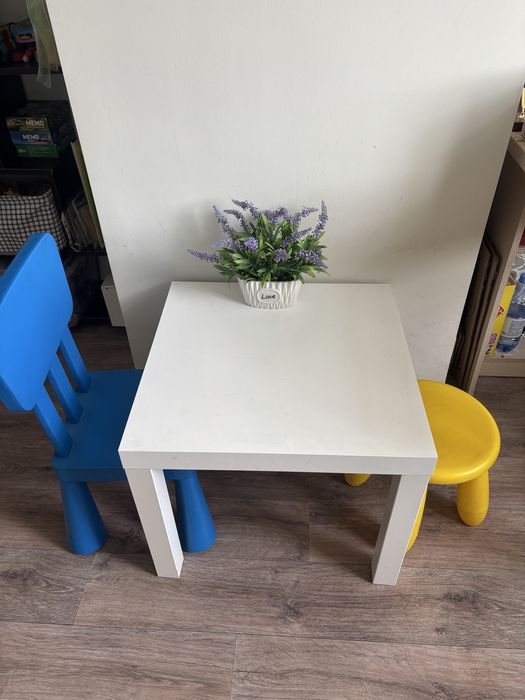 Икеа столик, стульчики, стеллаж