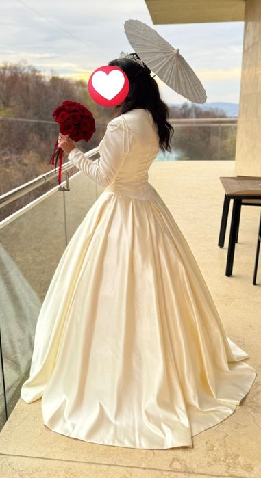 Rochie mireasa (culoarea șampanie)