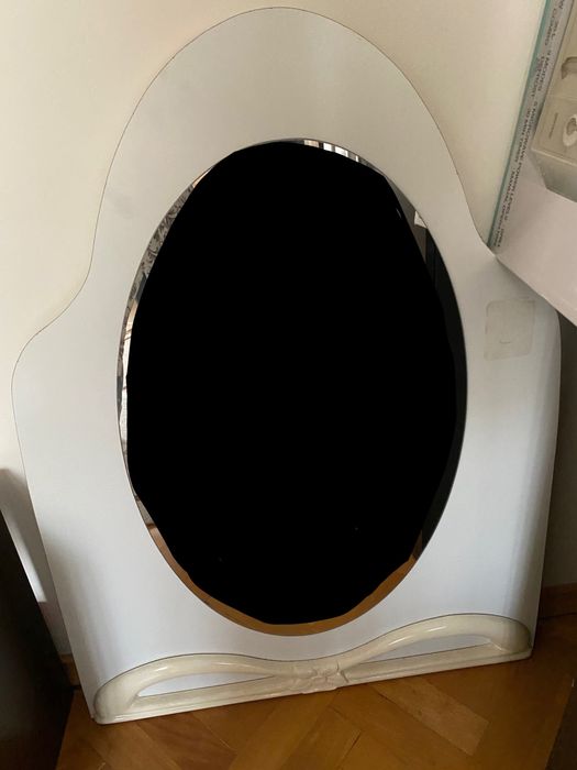 Oglinda alba cu model