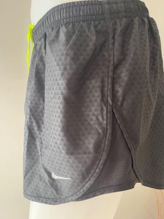 Къси дамски панталони Nike