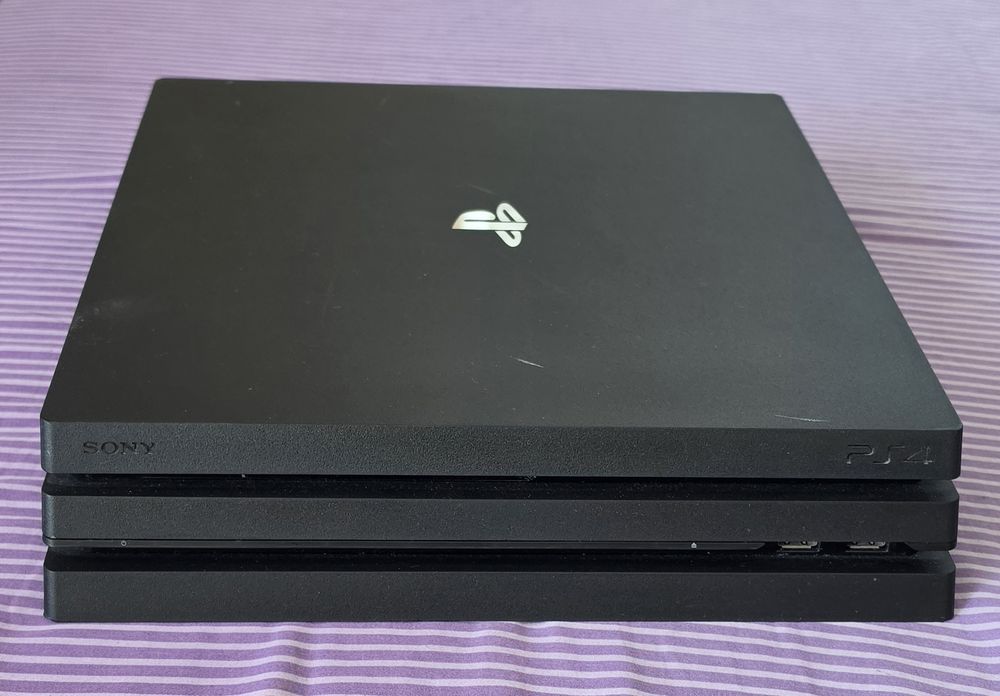 PS4 Pro Sony 1TB + 2 джойстика