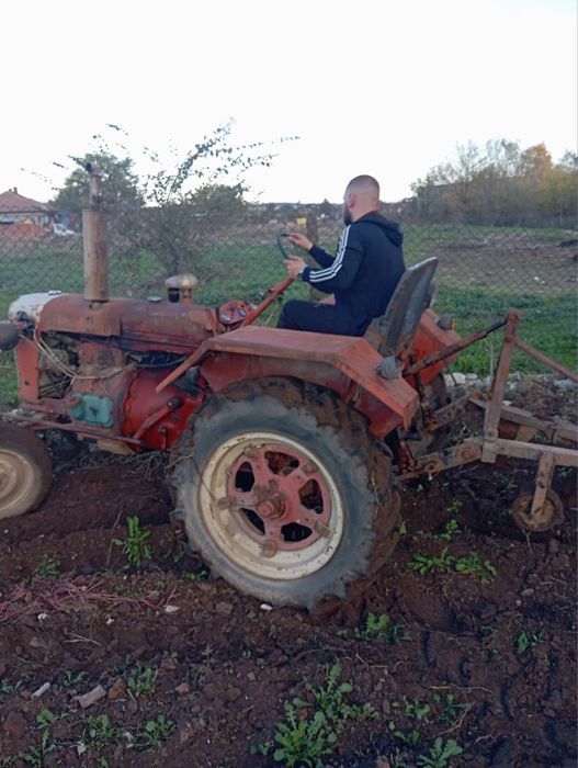 Трактор Zetor 25 с инвентар