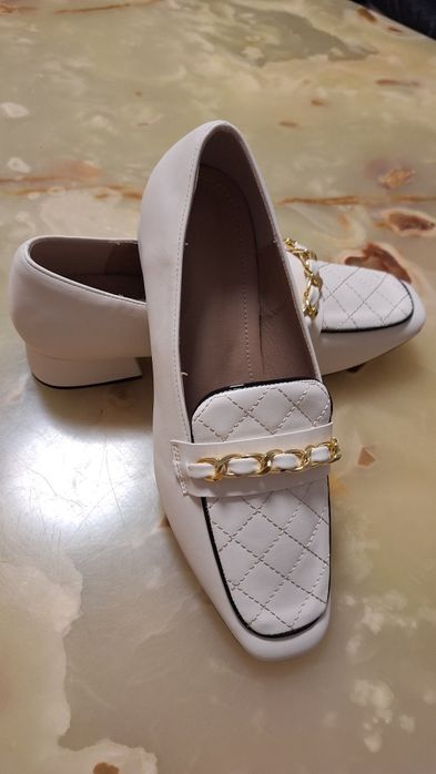 Vînd pantofi noi desigilați!