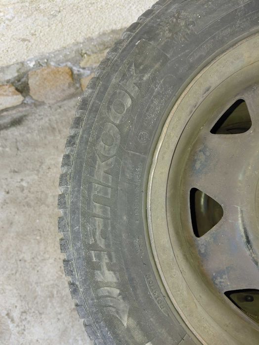 Продавам коплект джанти с гуми.