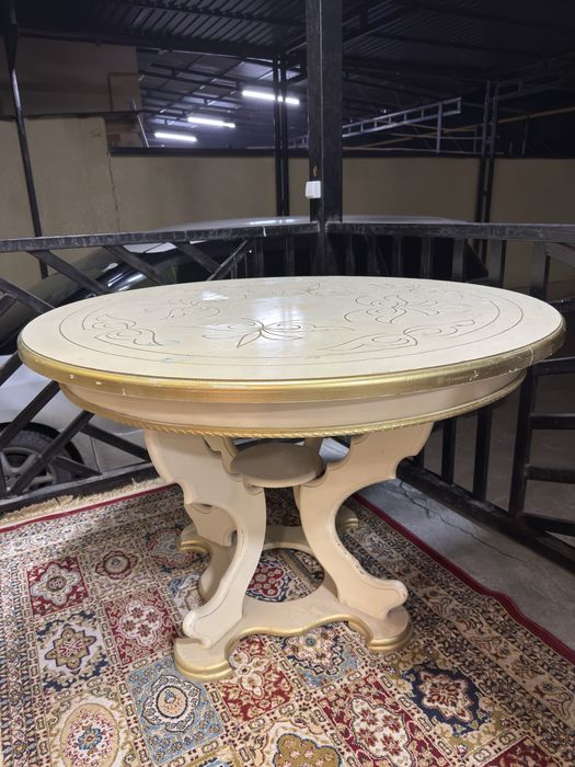 Стол хорошем состаянии