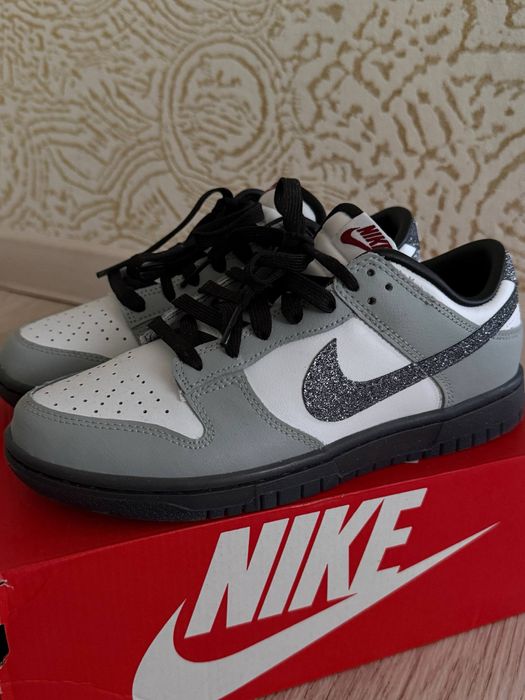 Кроссовки Nike dunk low glitter swoosh