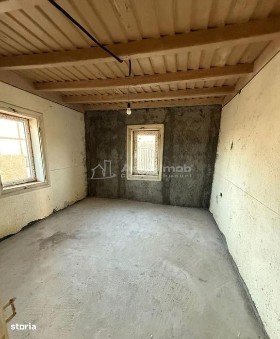 Casa individuala reconditionata partial-Teren 900 mp-Toate utilitatile
