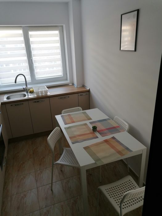 vand apartament 2 camere decomandat et.1 cu parcare privata