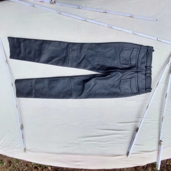 O sa vand pantaloni de piele pentru MOTO!!!
NOU! Germania!