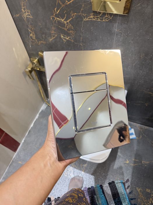 Продам кнопку слива на унитаз Grohe