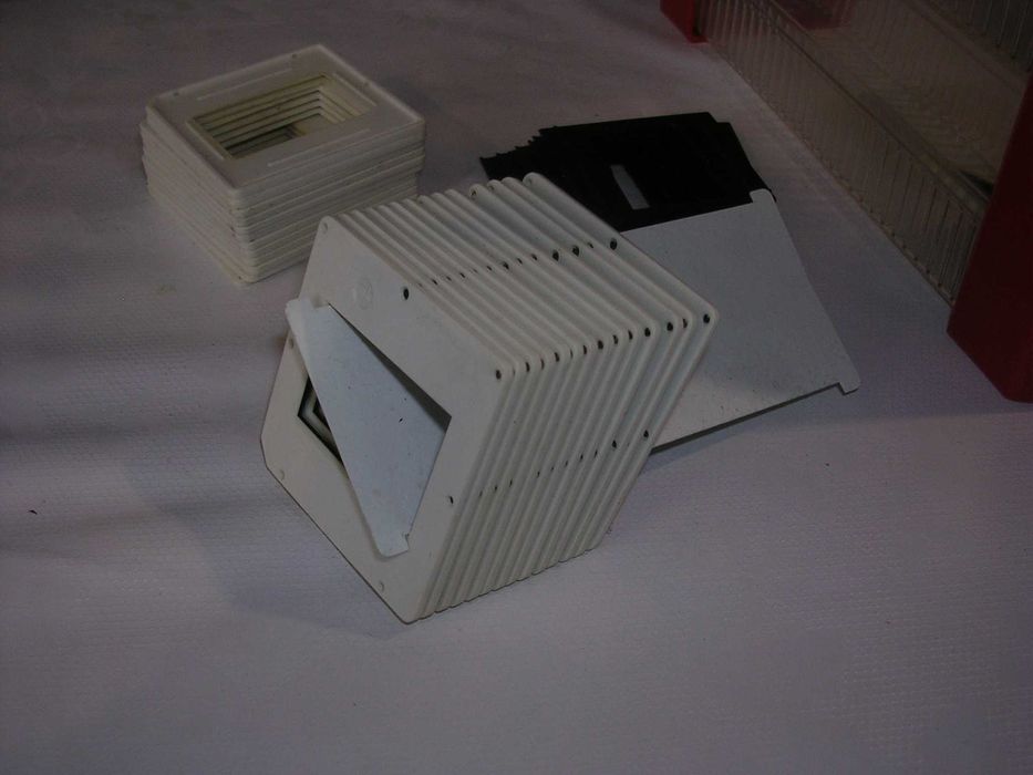 Кутия за диапозитиви и рамки ГДР