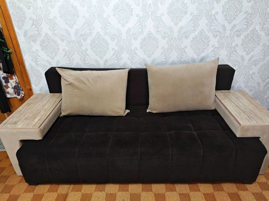 Продаётся раскладной диван.