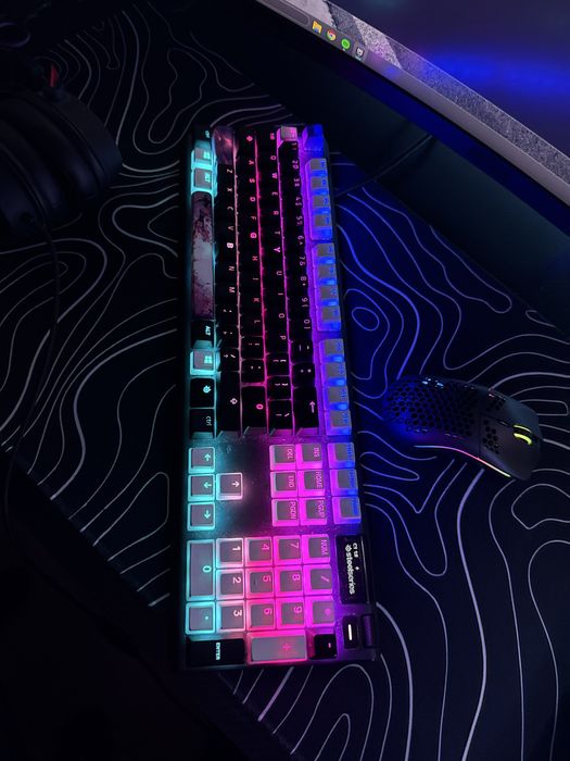 Продавам SteelSeries Apex Pro Full Size