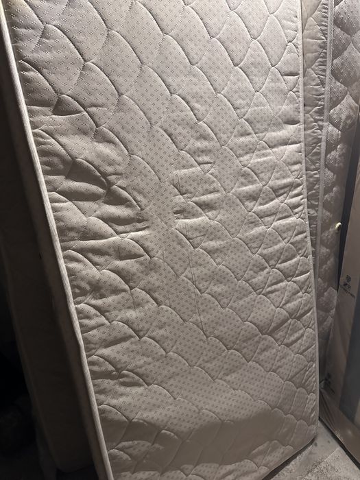 Хотелска база с матрак