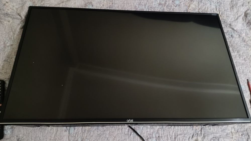 Продам нерабочий телевизор Artel