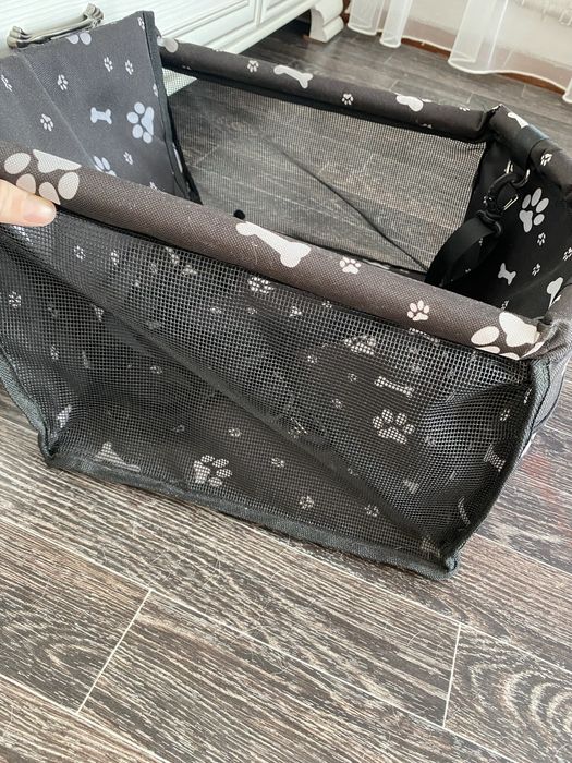 Переноска для собак автомобильная