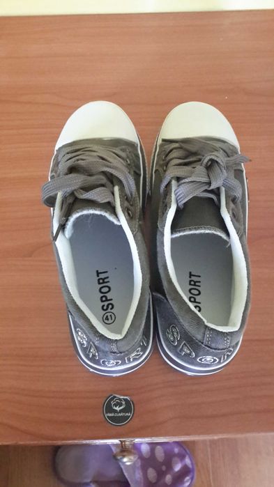 Teniși noi marimea 41