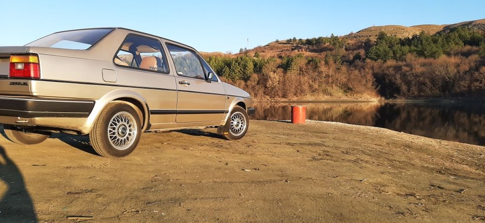 Ретро автомобил VW Jetta под наем