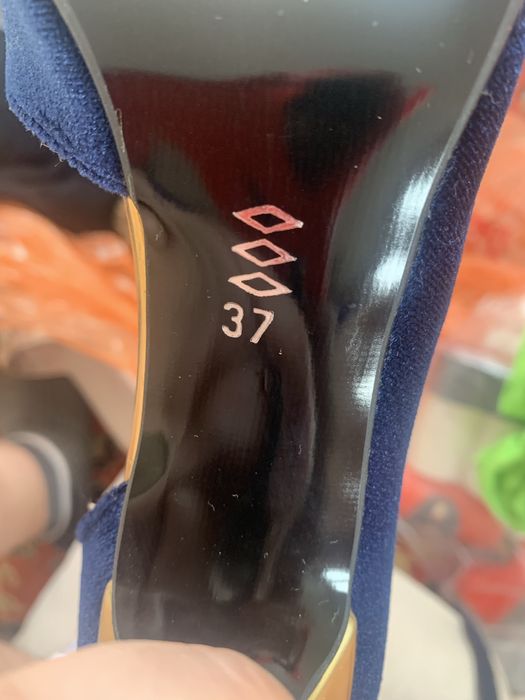 Женская обувь на каблуке. 37 размер.