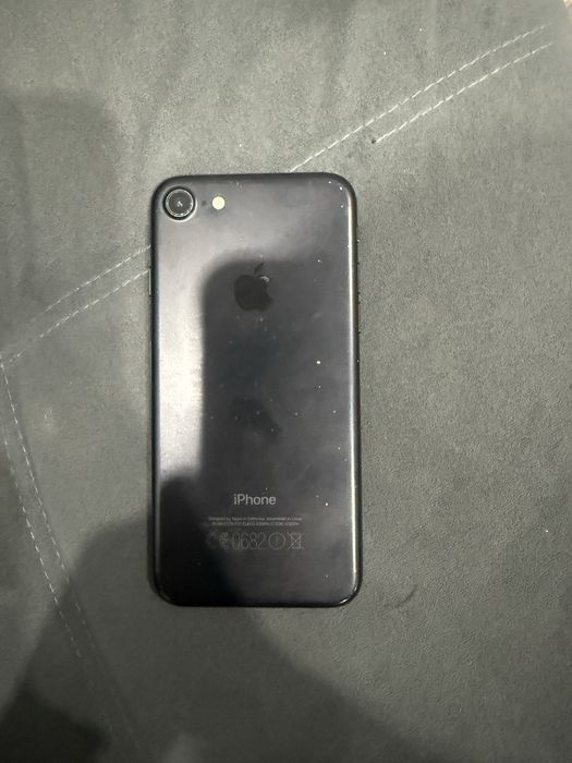 Продам iphone 7(черный)