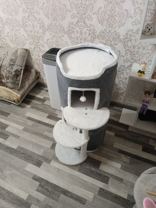 Домик для кошки трёхэтажный.