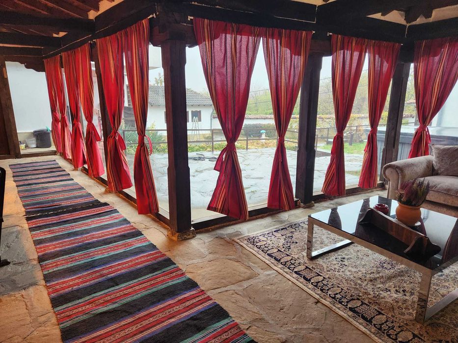 Дава се под наем Къща в с. Арбанаси, Област Велико Търново - 625 кв.м за 1495.83 € - Снимка #13