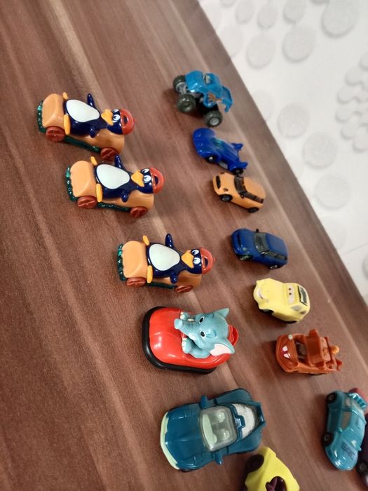 Киндер фигурки и машины