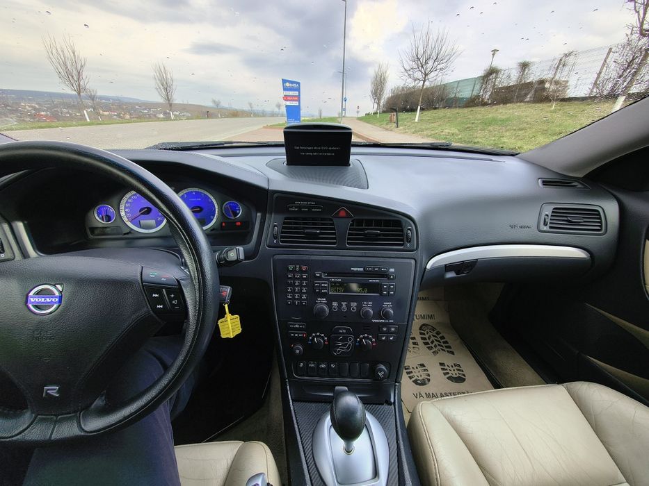 Volvo S60R  AWD  300hp