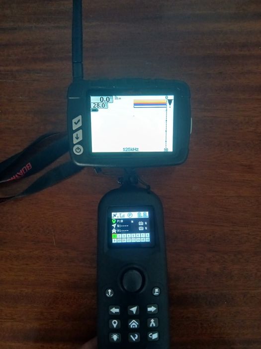 Прикормочный кораблик с эхолотом