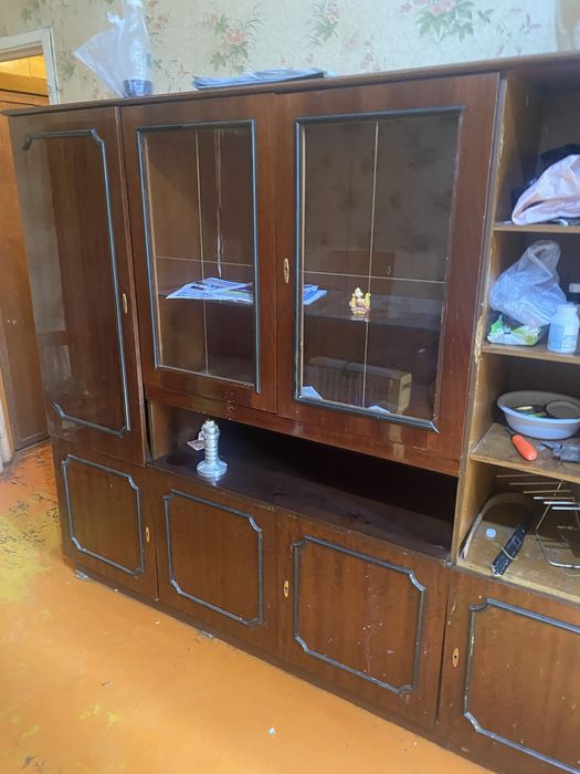 Продам. Шкаф, секретер, стол