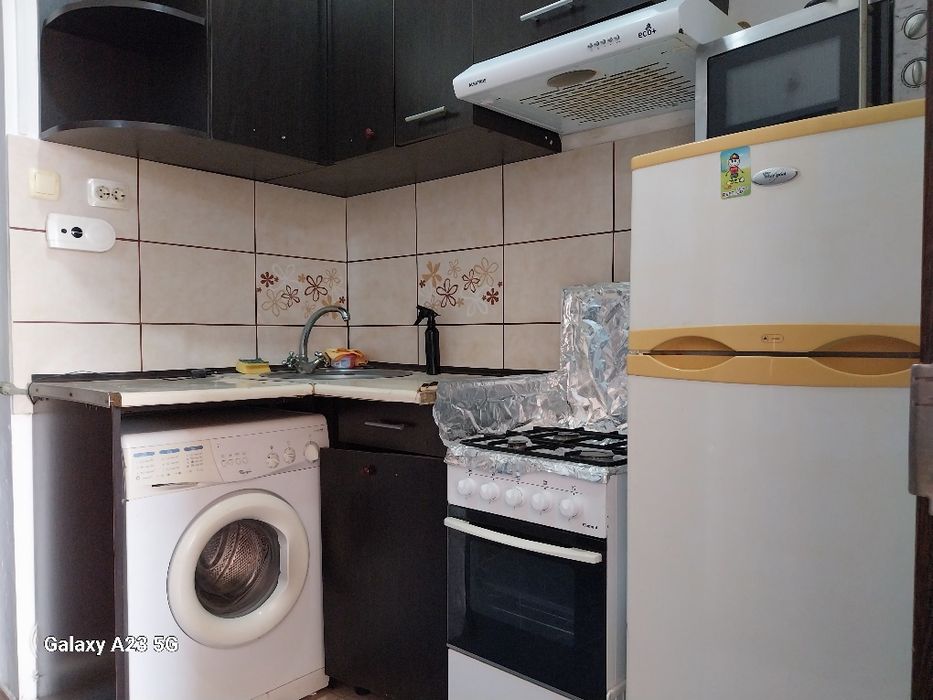 Închiriez garsoniera