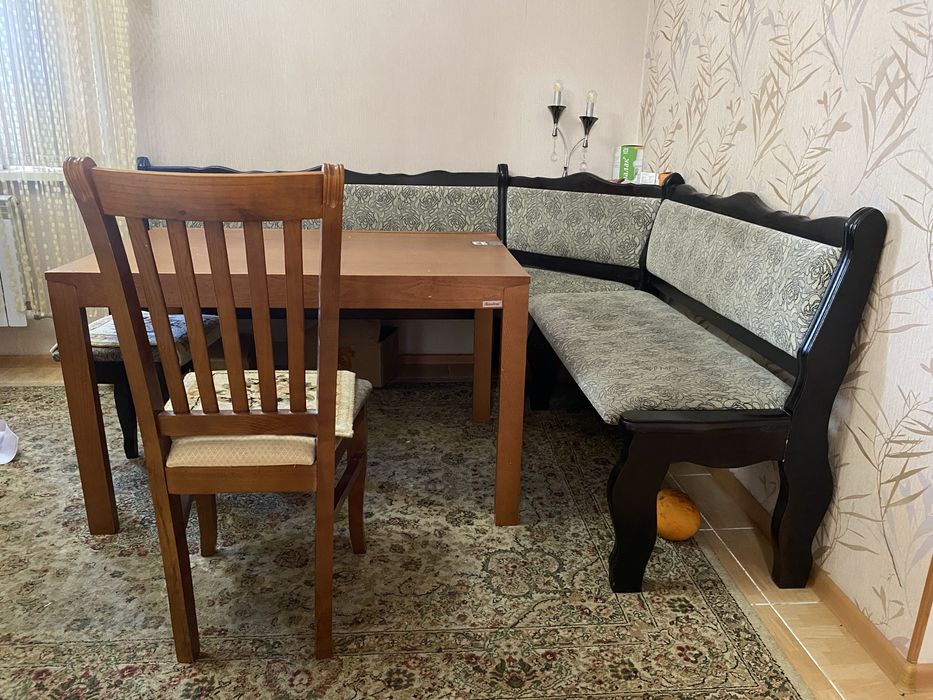Продается столы и стулья