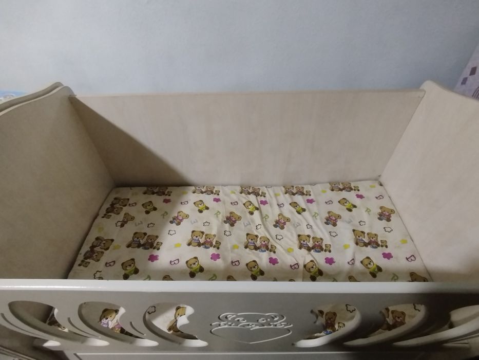 Bolalar kravati va katta sandiq