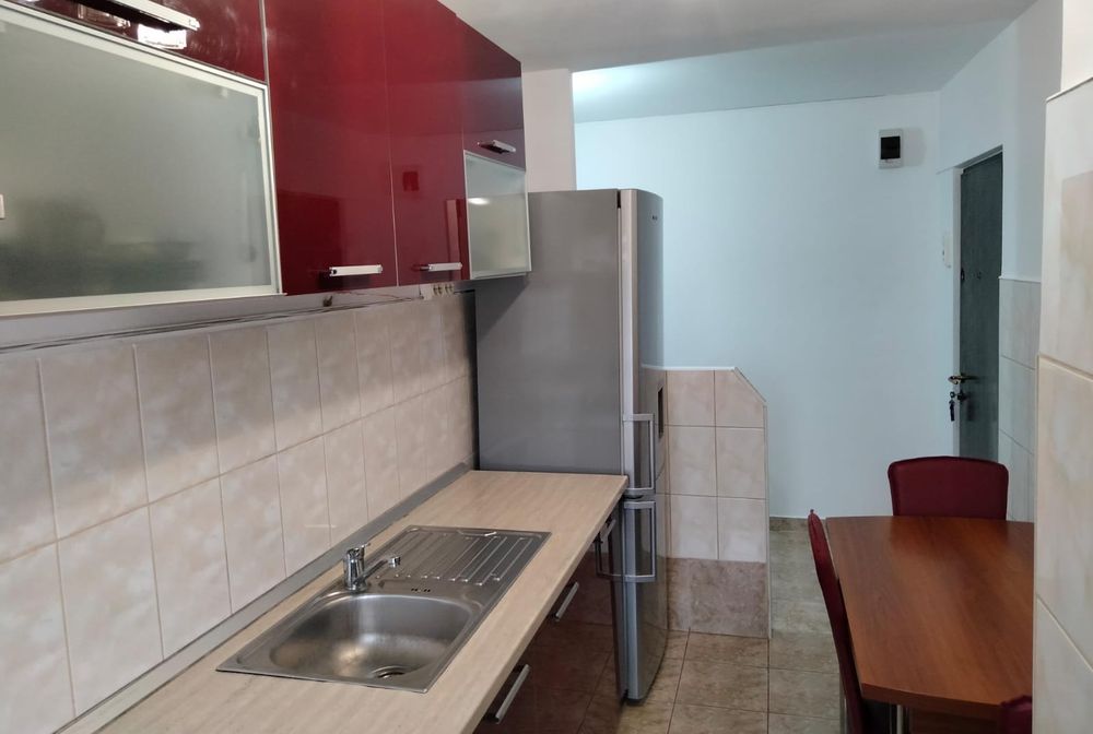 Inchiriez apartament zona Faget