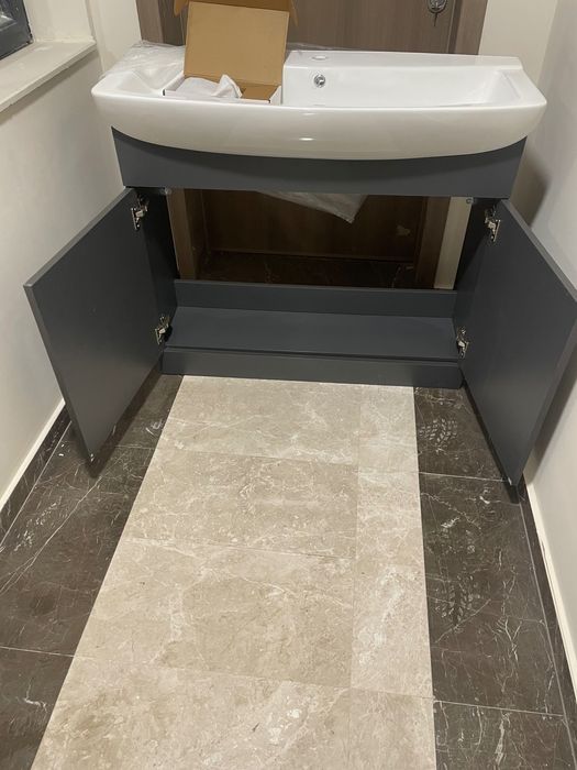 Шкаф за баня с мивка и смесител