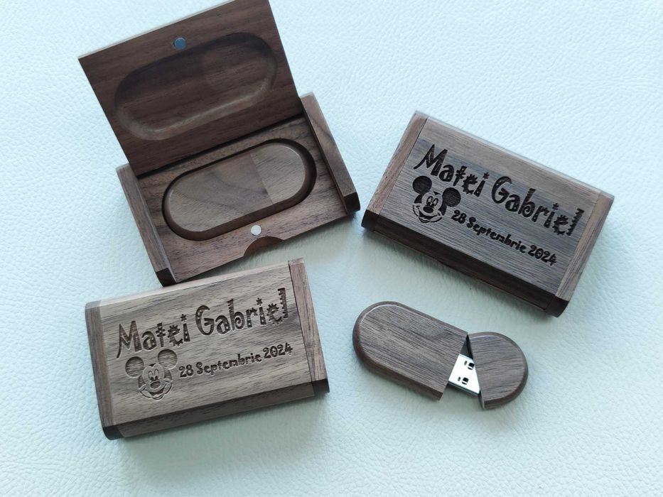 Stick de memorie/USB Flash Drive si cutie din lemn personalizata