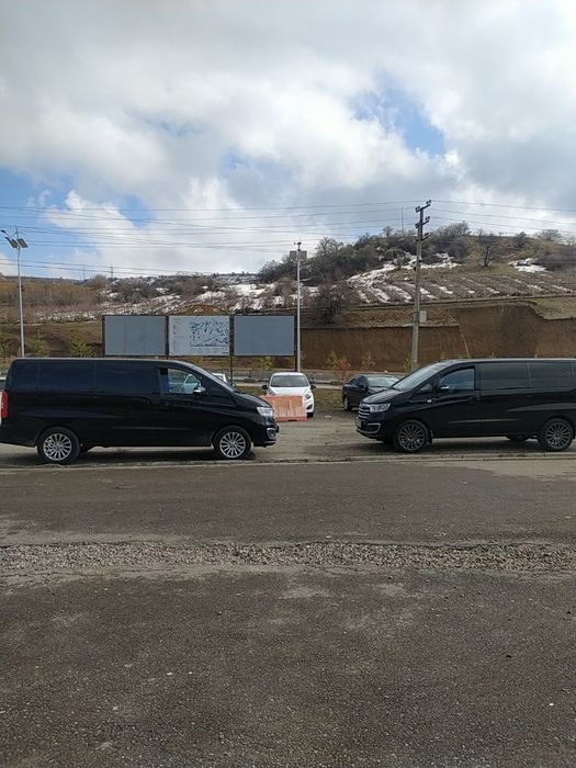 Taksi toqqa   Jac m3 8 ta joyli komfort moshina kanditsanerlari bor or