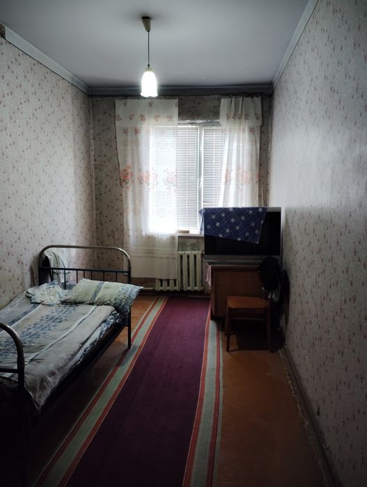 Продам С газом 3ком 2этаж 2этажки спутник15 среднее состояние в деревя