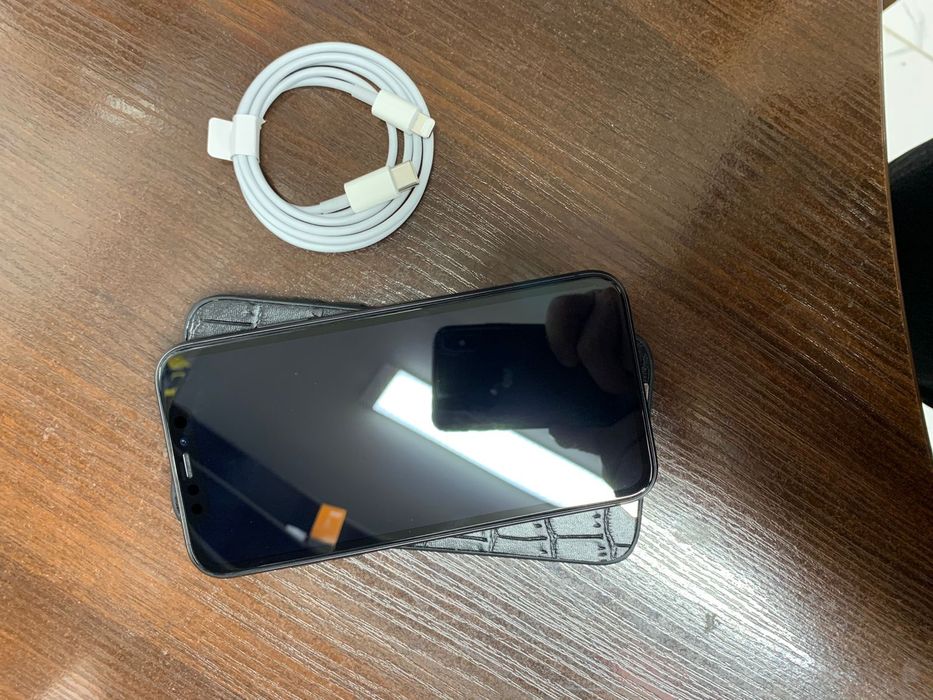 Айфон 11  в идеальном состоянии