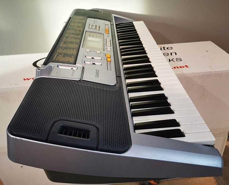 Синтезатор клавир CASIO LK-110 пиао със светещи клавиши 5 октави